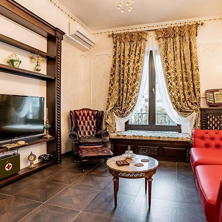 Private Museum Apartment With Antique Decor Bucarest Esterno foto