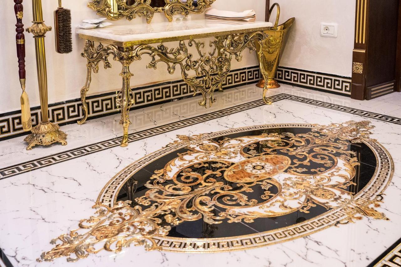 Private Museum Apartment With Antique Decor Bucarest Esterno foto