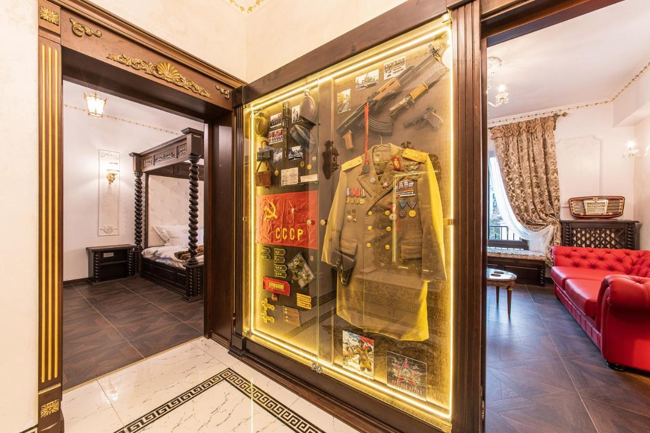 Private Museum Apartment With Antique Decor Bucarest Esterno foto
