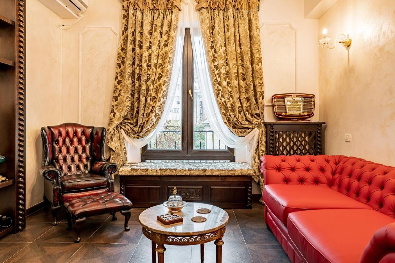Private Museum Apartment With Antique Decor Bucarest Esterno foto